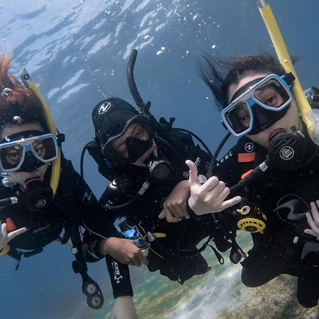 Badladz Beach And Dive Resort Пуерто Галера Екстериор снимка