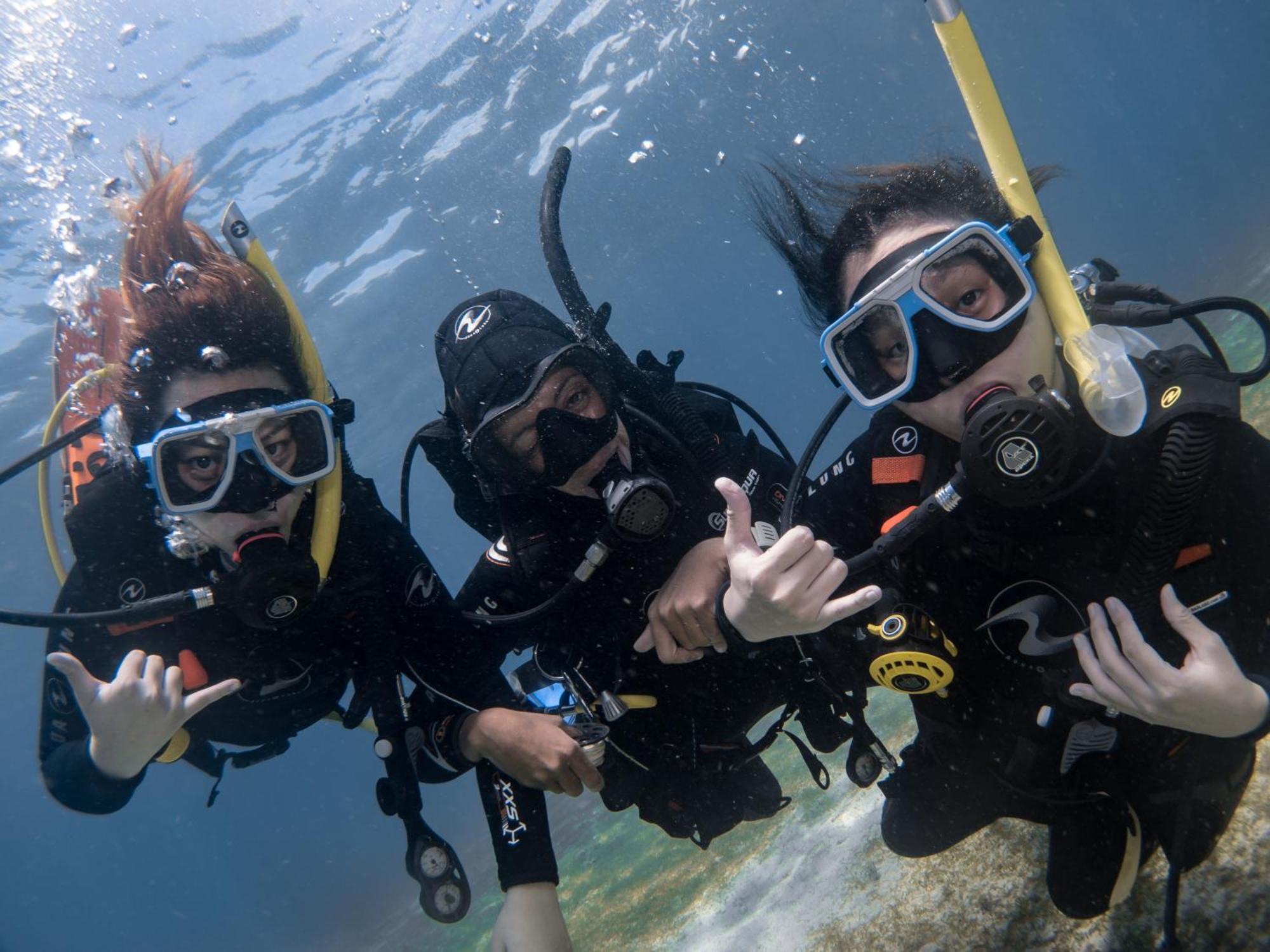 Badladz Beach And Dive Resort Пуерто Галера Екстериор снимка