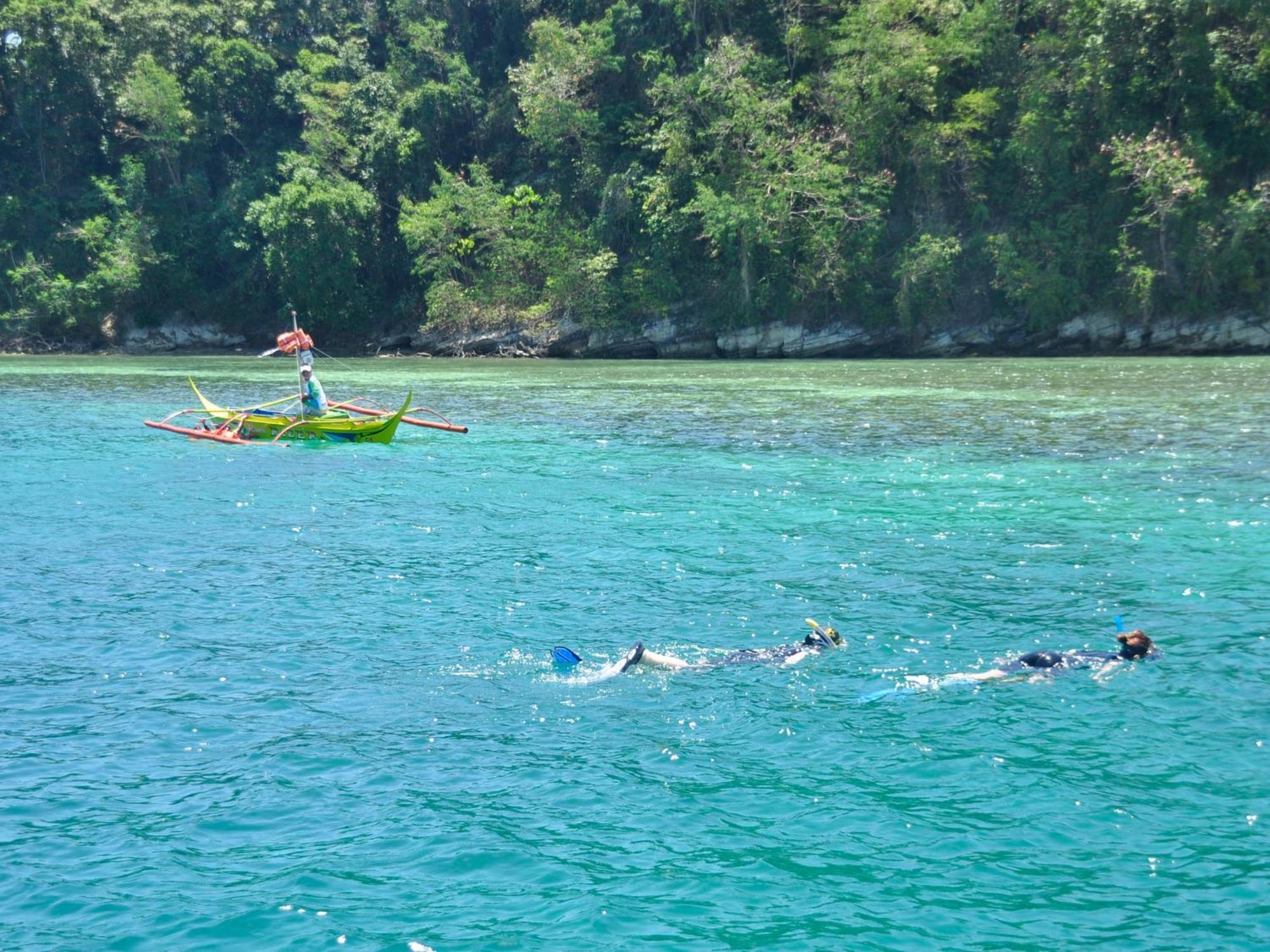Badladz Beach And Dive Resort Пуерто Галера Екстериор снимка